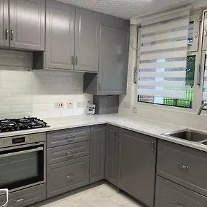 Apartment Luxury 3 Bedroom Flat With Garden United Kingdom